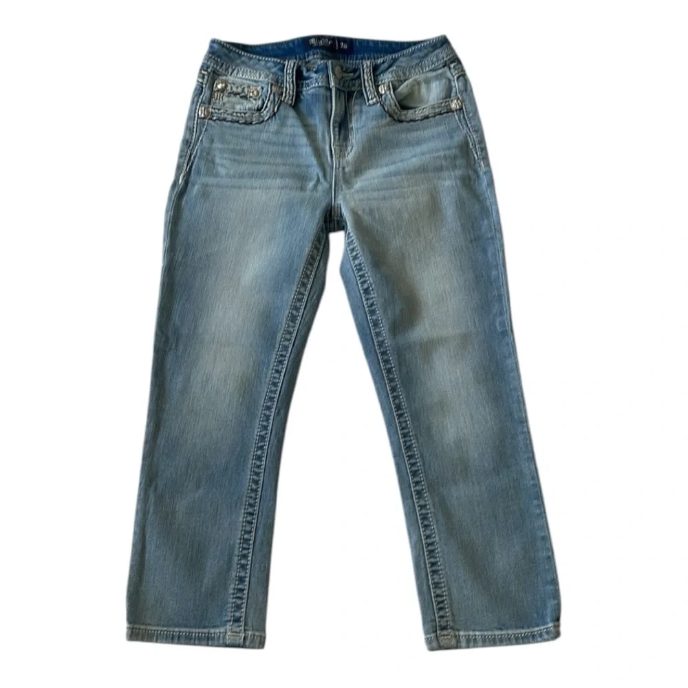♥️Miss Me♥️Women's mid- rise Capri Blue Jeans size ( 26) - Picture 2 of 8